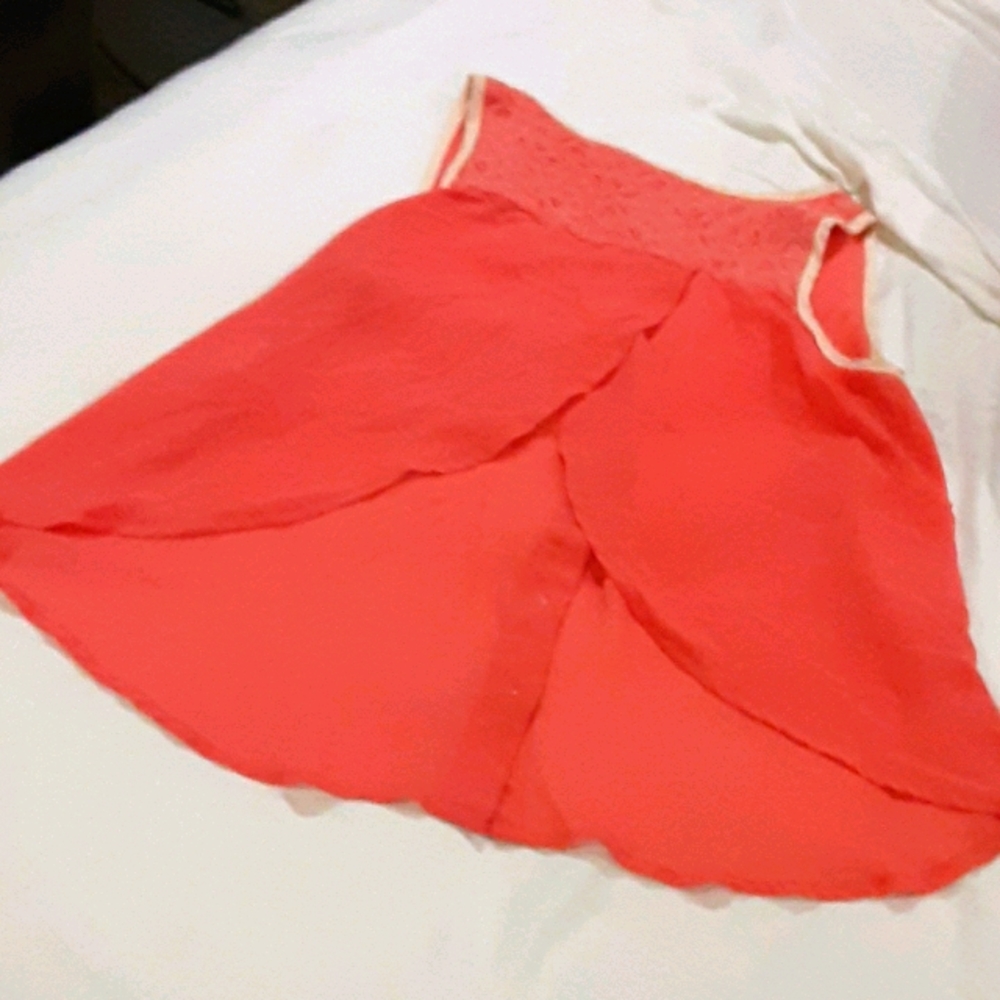 New Gorgeous split back Margo & Sebastian blouse